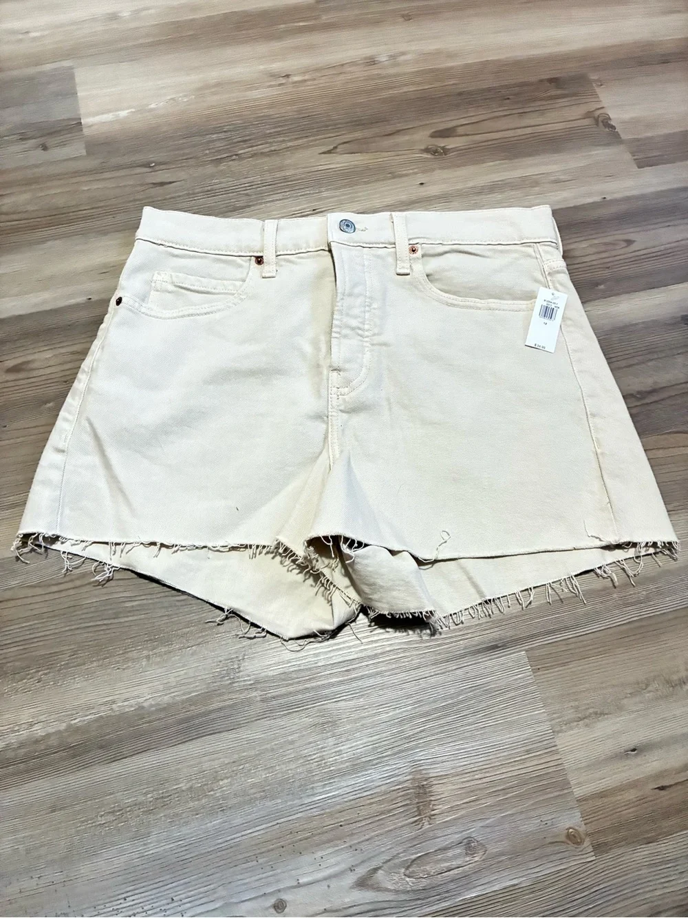 Old Navy Sky-hi A-line 3” denim short Ecru Size 12 Hidden button fly Raw hem NWT